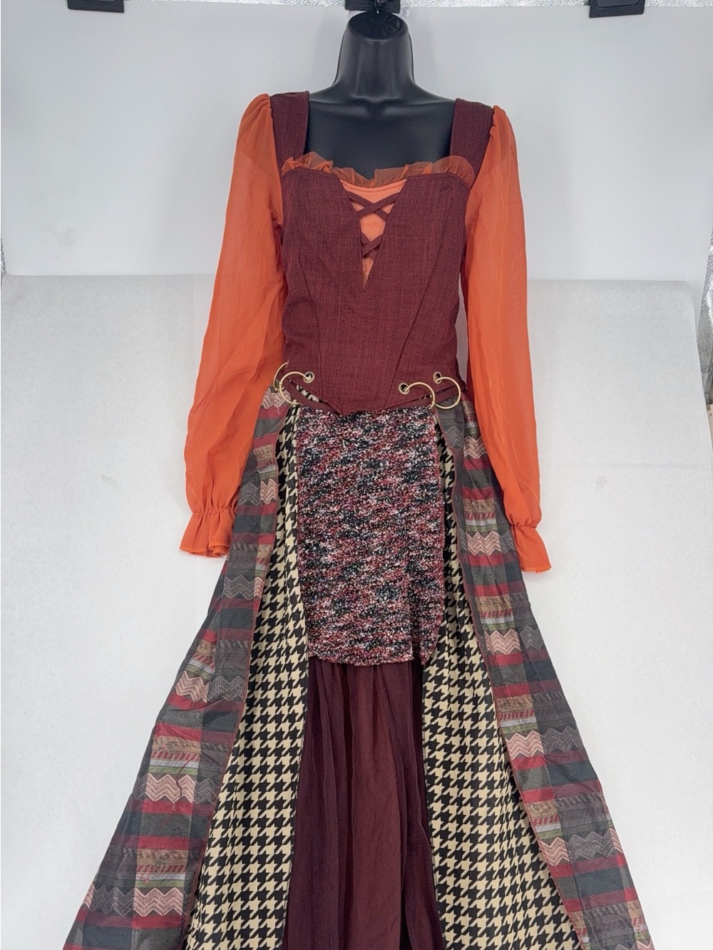 Spirit Halloween Hocus Pocus Mary Sanderson Costume for Adults NWOT SIZE M - Picture 4 of 6